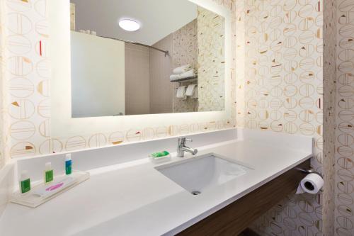 Holiday Inn Grand Rapids - South by IHG