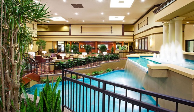 Holiday Inn Hotel & Suites Cincinnati - Eastgate by IHG