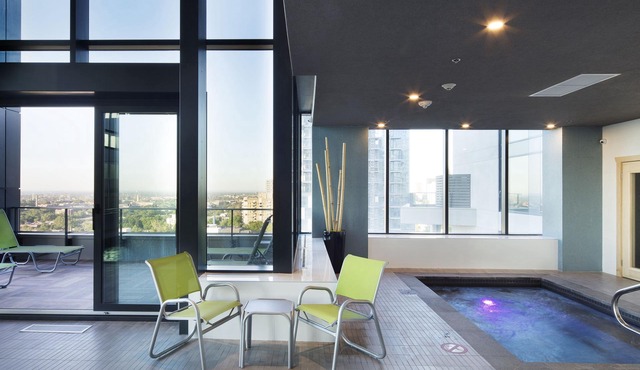 Holiday Inn Hotel & Suites Montreal Centre-ville Ouest by IHG