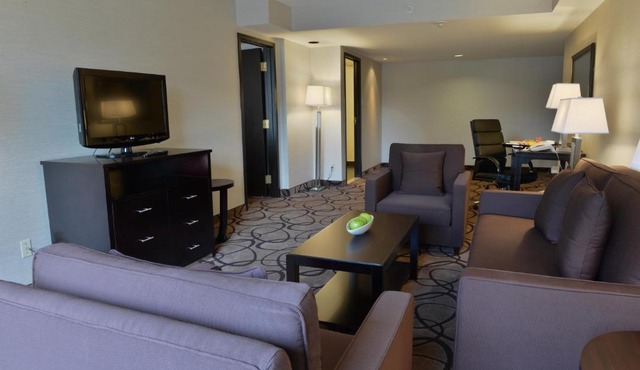 Holiday Inn Montreal Centre Ville Downtown by IHG