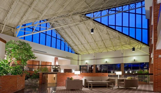 Holiday Inn Oakville Centre by IHG