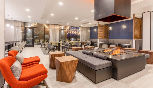 Holiday Inn & Suites Cedar Falls - Waterloo Event Ctr by IHG