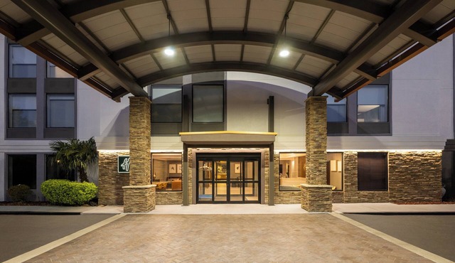 Holiday Inn & Suites Columbia NE - Ft Jackson Area by IHG