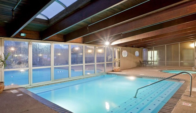 Holiday Inn & Suites Overland Park West by IHG