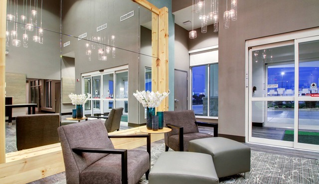 Holiday Inn & Suites Peoria At Grand Prairie by IHG