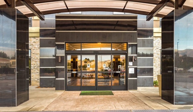 Holiday Inn & Suites Silicon Valley - Milpitas by IHG