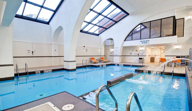 Holiday Inn & Suites Windsor Ambassador Bridge by IHG