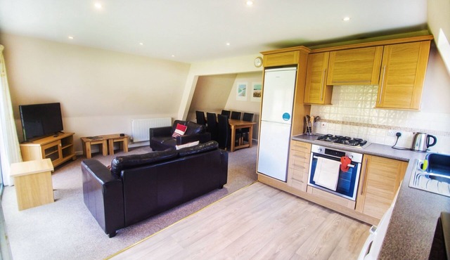 Holiday Lodge 2 bedrooms, pool, gym, tennis, in beautiful Cornish countryside