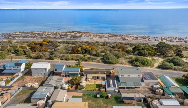 Holiday Magic - short walk to the beach - Off Peak special!