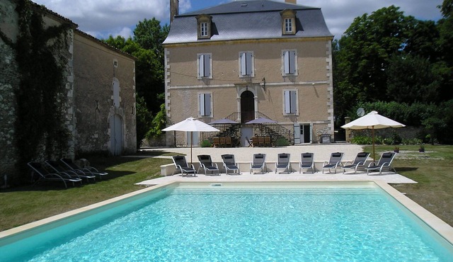 Holiday Manoir 14x7m pool, walking distance & views to stunning medieval village