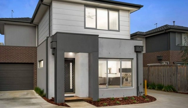 Holiday on Dromana by Ready Set Stay- 150m from the beach