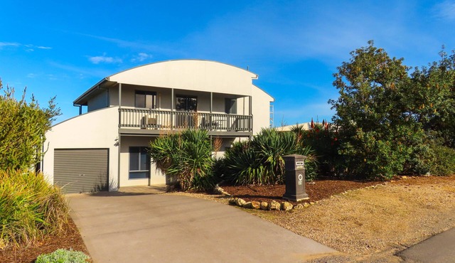 Holiday on Hero, Dog Friendly, outdoor SPA, 3 mins walk to the beach, fast Wifi