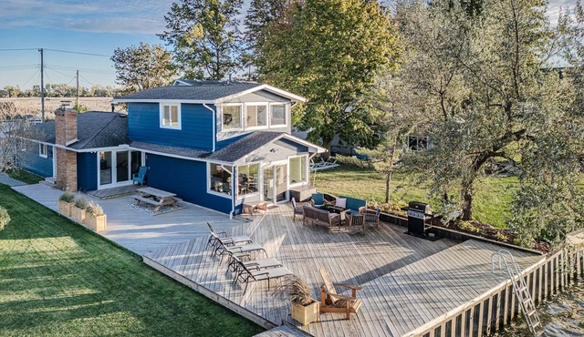 Holiday on the Lake! 9 Beds, 2 Living Rooms, Sunsets, Indoor&Outdoor Games!