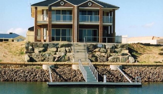 HOLIDAY ON THE MARINA free WIFInIdeal for 2 families or maximum 8 adults