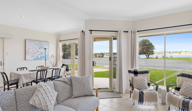 Holiday on the River All Linen Is Supplied