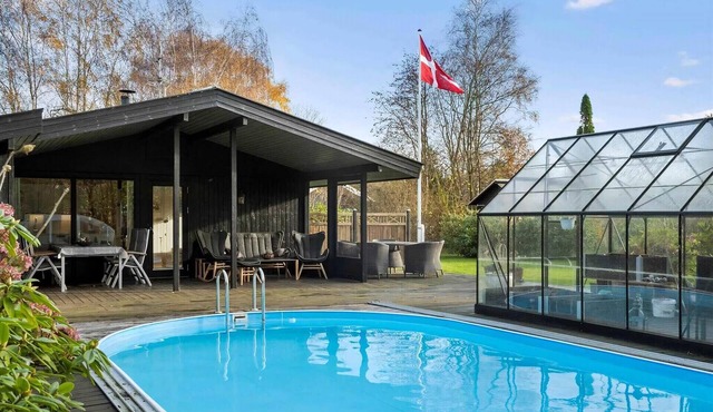 Holiday paradise with pool near Havnsø Beach