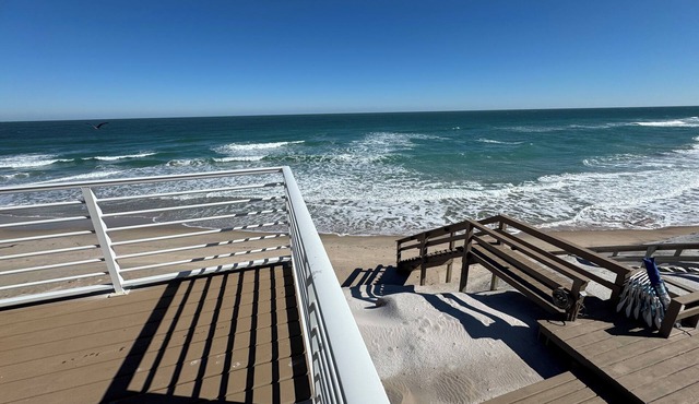 Holiday Promotions! Oceanfront Paradise —Spacious 6-Bedroom Home for 3 Families!