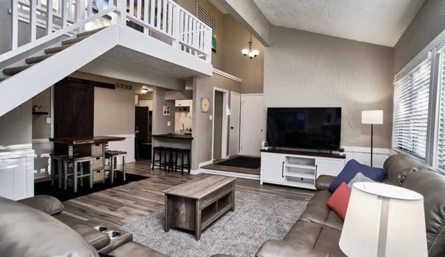 Holiday-Ready 3BR and 2BA sleeps 9 in Fishers