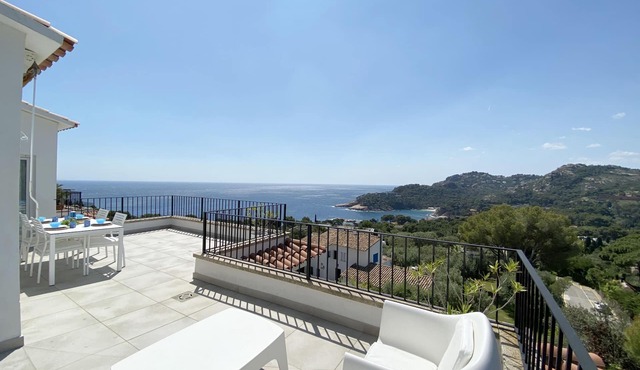 Holiday rental apartment with swimming pool in Begur, Aiguablava