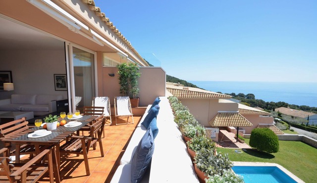Holiday rental apartment with swimming pool in Begur, Aiguablava