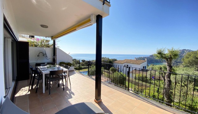 Holiday rental apartment with swimming pool in Begur, Aiguablava