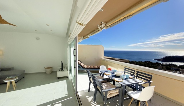 Holiday rental apartment with swimming pool in Begur, Aiguablava