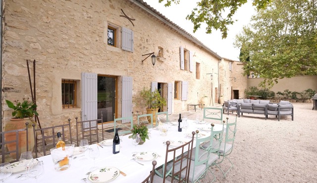 Holiday rental farm with pool EYGALIERES LS-447