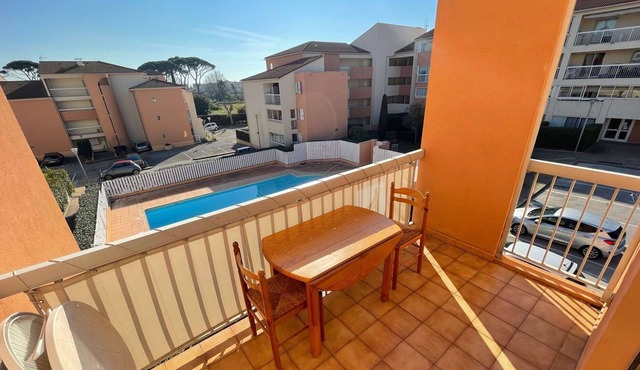 Holiday rental with swimming pool and private parking in Sablettes