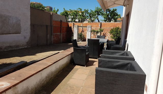 HOLIDAY RENTAL HOUSE WITH GARDEN IN PALAMOS