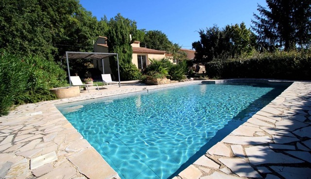 Holiday rental near Vaison-la-Romaine, Vaucluse, private swimming pool, pets allowed (1).