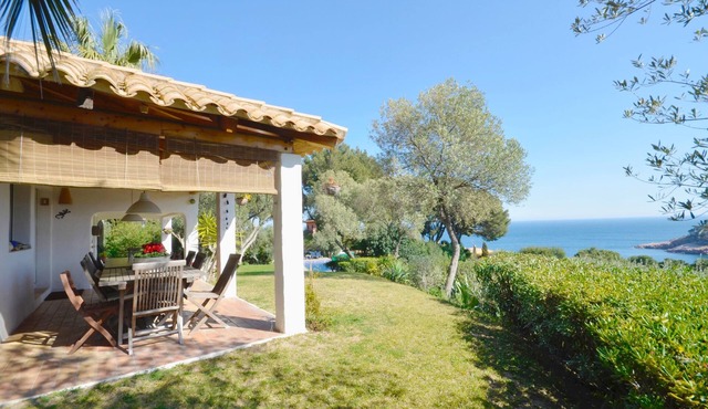 Holiday rental villa with swimming pool in Begur, Aiguablava