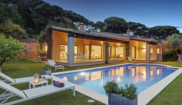 Holiday rental villa with swimming pool in Begur, Casa de camp