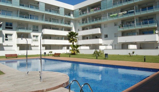 Holiday rentals modern apartment with parking and pool in Roses