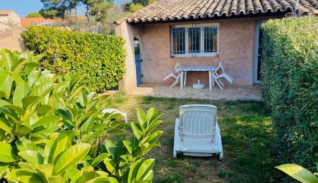 HOLIDAY RENTALS VAR, PRIVATE GARDEN, SWIMMING POOL, PETS ALLOWED, PROPERTY