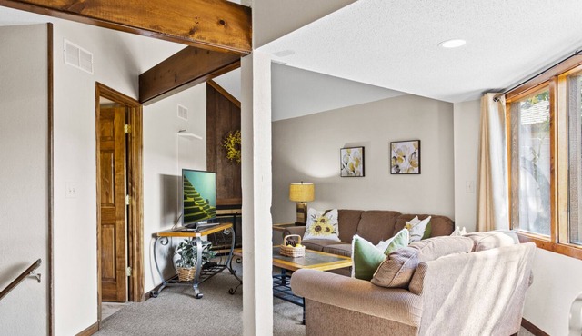 Holiday Shores 09 - Beautiful Villa with Resort Amenities!