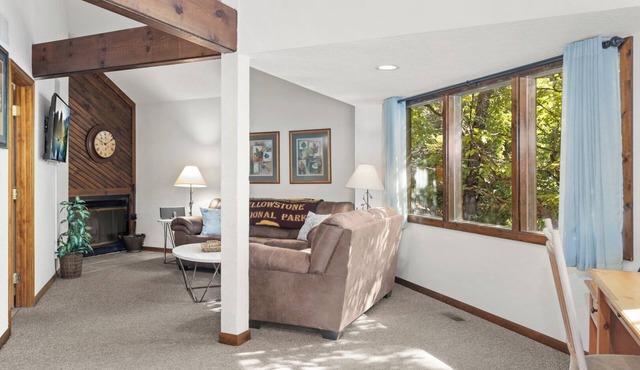 Holiday Shores 17 - Beautiful Villa with Resort Amenities!