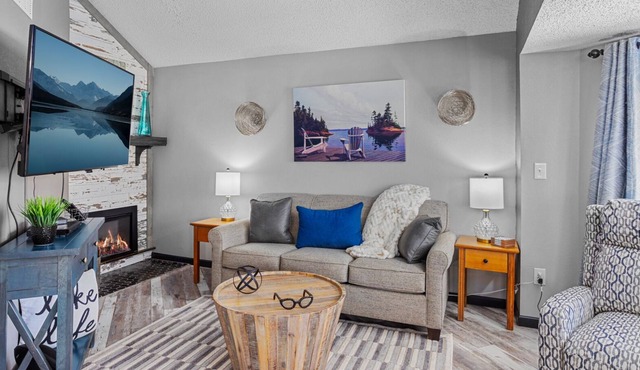 Holiday Shores 28 - Beautiful Villa with Resort Amenities!