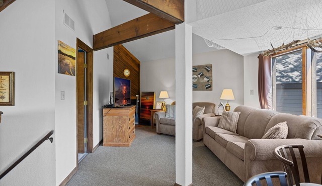 Holiday Shores 30 - Beautiful Villa with Resort Amenities!