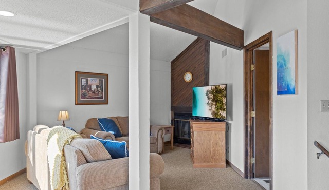 Holiday Shores 31 - Beautiful Villa with Resort Amenities!