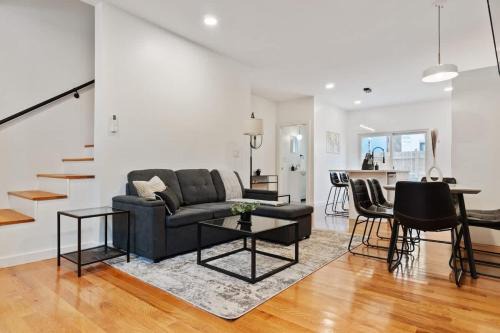 Holiday Special 2 Houses Duplex Rental with 6 bdrms