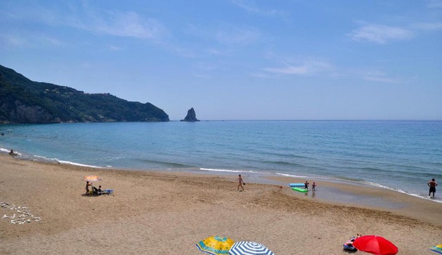 Holiday Studio Apartments Yannis on Agios Gordios beach in Corfu