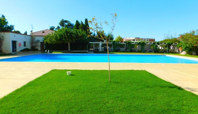 Holiday studio with pool and unobstructed views in Roses, Costa Brava