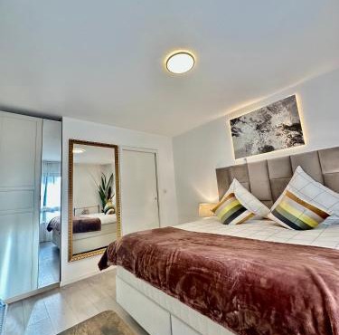 Holiday Suite City Center Airport Swiss Border Shopping mall