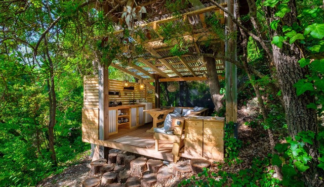 Holiday Treehouse "Shere Khan" with Shared Pool, 2 Private Terraces & Wi-Fi