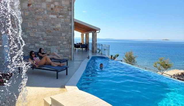 Holiday villa "Dalmatian" with Infinity Pool