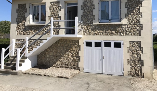 Holiday villa 80m from the sea