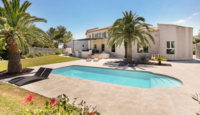Holiday villa in Combaillaux: swimming pool & air conditioning ☀✈