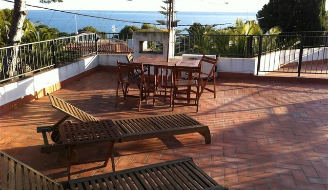 Holiday Villa in Tarragona with Open Terrace, Garden & Wi-Fi