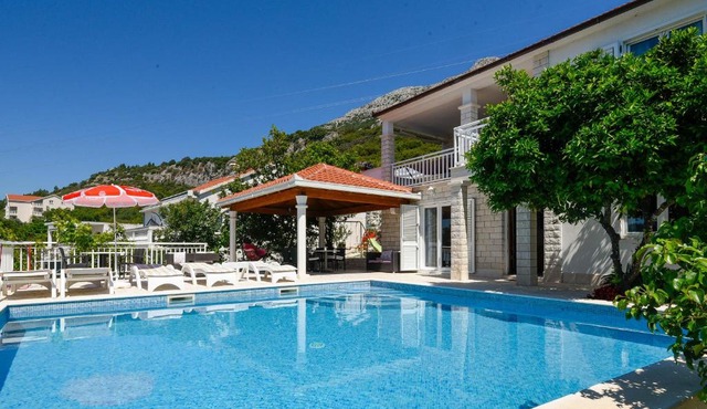 Holiday Villa Perna