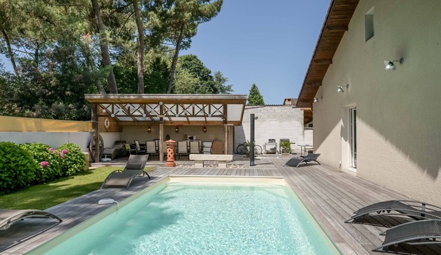 Holiday Villa "Teny La Teste" with Pool, Garden & Terrace